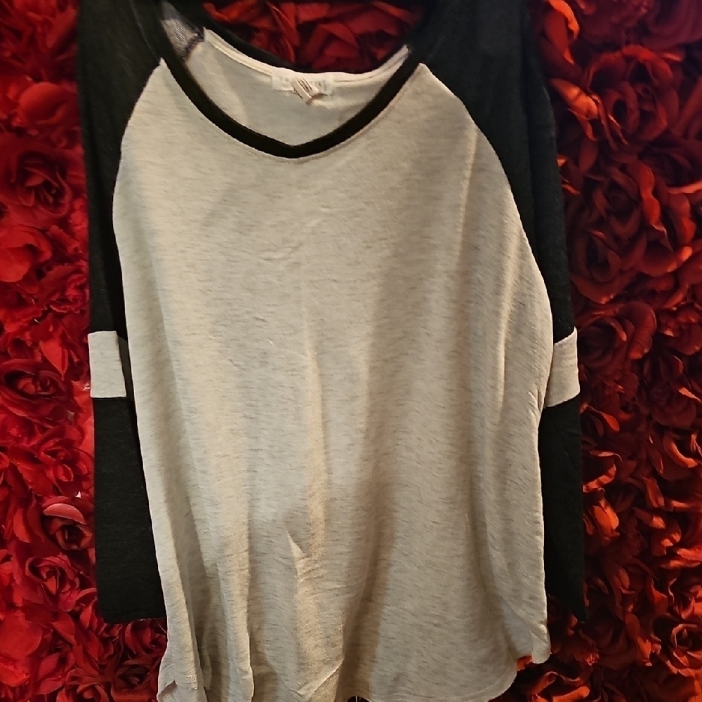Full Tilt Women's Black and Gray Raglan Top Size Large